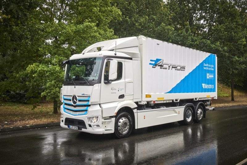Cover Image for Mercedes-Benz eActros geht bei Hermes in den Betriebseinsatz