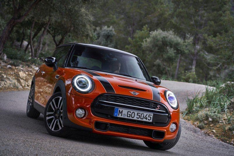 Cover Image for Erstes E-Auto von MINI zeigt sich besonders sportlich: 2019 soll der Cooper S E enthüllt werden