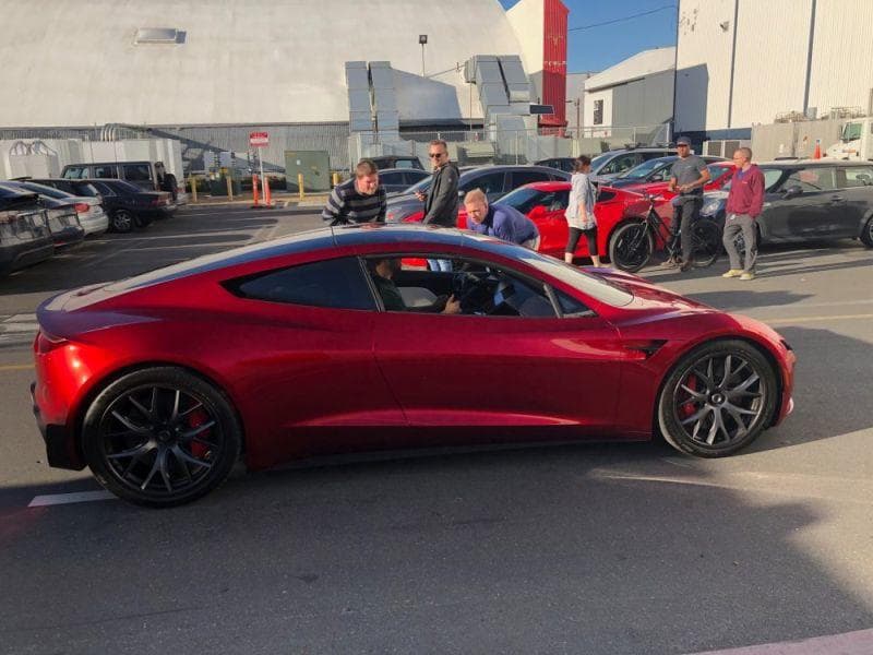 Cover Image for Tesla Roadster: Stippvisite bei Premiere des Tesla Model Y