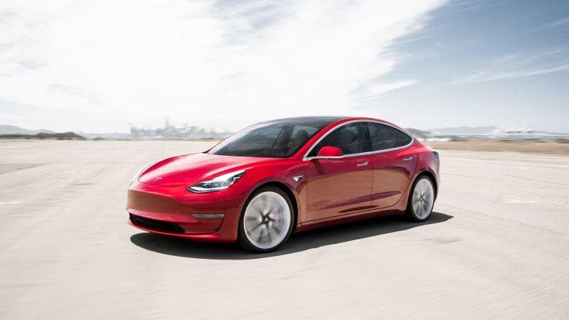 Cover Image for Tesla startet „Made in China“ Model 3 ab ~47.500 US-Dollar, Lieferung in 6- 10 Monaten erwartet