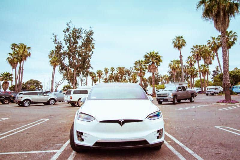 Cover Image for Tesla liefert derzeit täglich 1.000 Autos auf dem Weg zum Rekordquartal aus