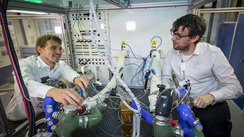 Cover Image for TU Chemnitz und Continental eröffnen Hochleistungsprüfstand für die Brennstoffzellen-Forschung