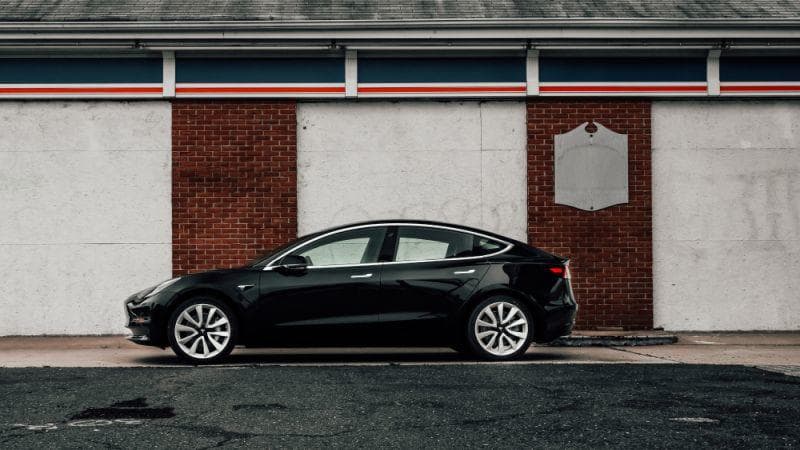 Cover Image for Tesla liefert 95.200 Autos im zweiten Quartal aus; bricht damit bisherige Rekorde