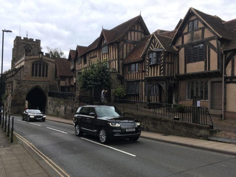 Cover Image for Jaguar Land Rover investiert massiv in E-Mobilität