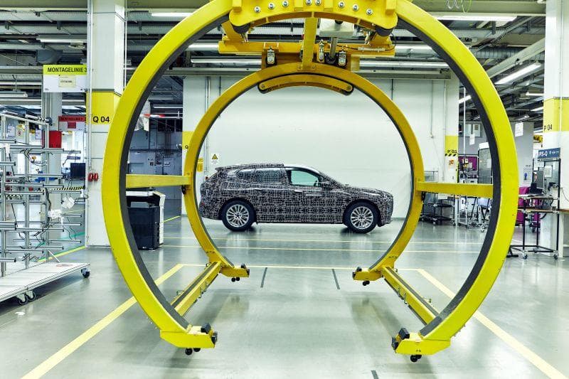 Cover Image for BMW lässt Blick hinter die Kulissen der BMW iNEXT Prototypen-Fertigung zu