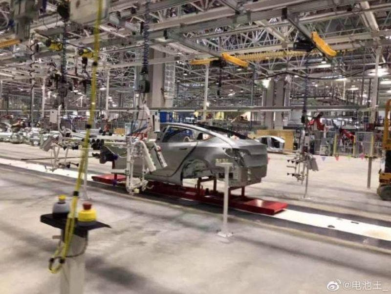 Cover Image for Tesla Gigafactory 3 startet bereits Produktionstests des Model 3