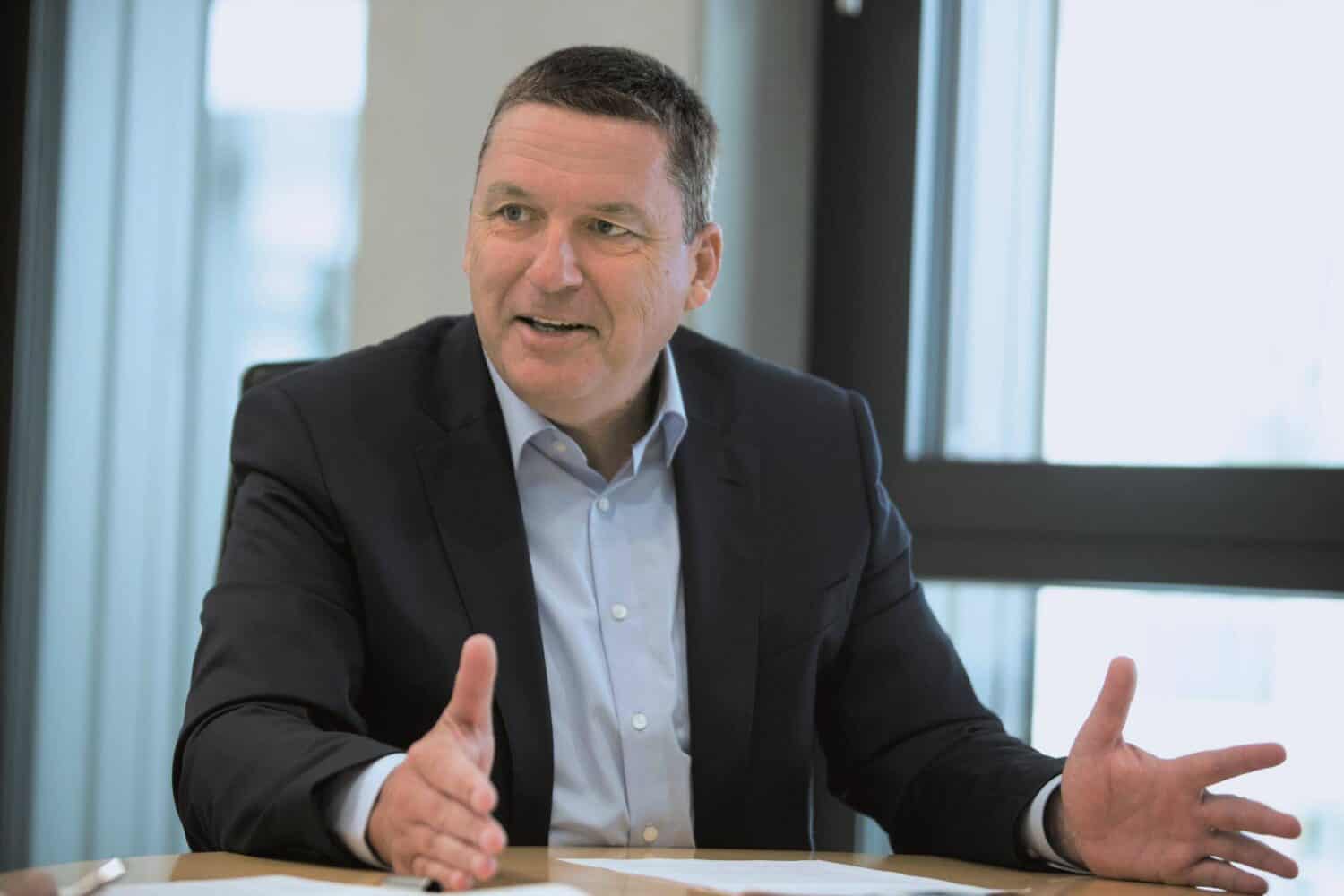 Cover Image for Freudenberg CEO über E-Mobilität: stehen „noch ganz am Anfang eines grundlegenden Transformationsprozesses“