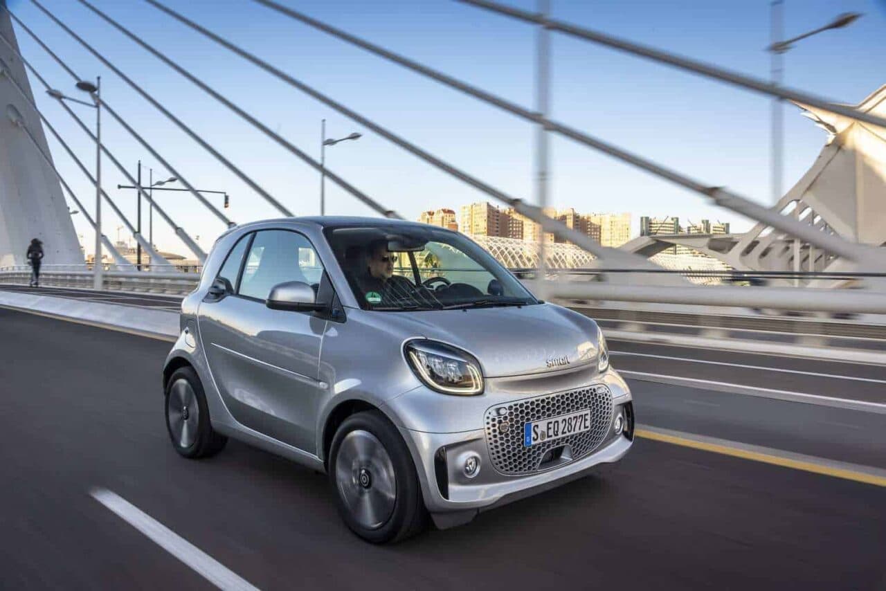 Cover Image for Rein elektrisch und „ready to share“: Daimler stellt neue Smart-Generation vor
