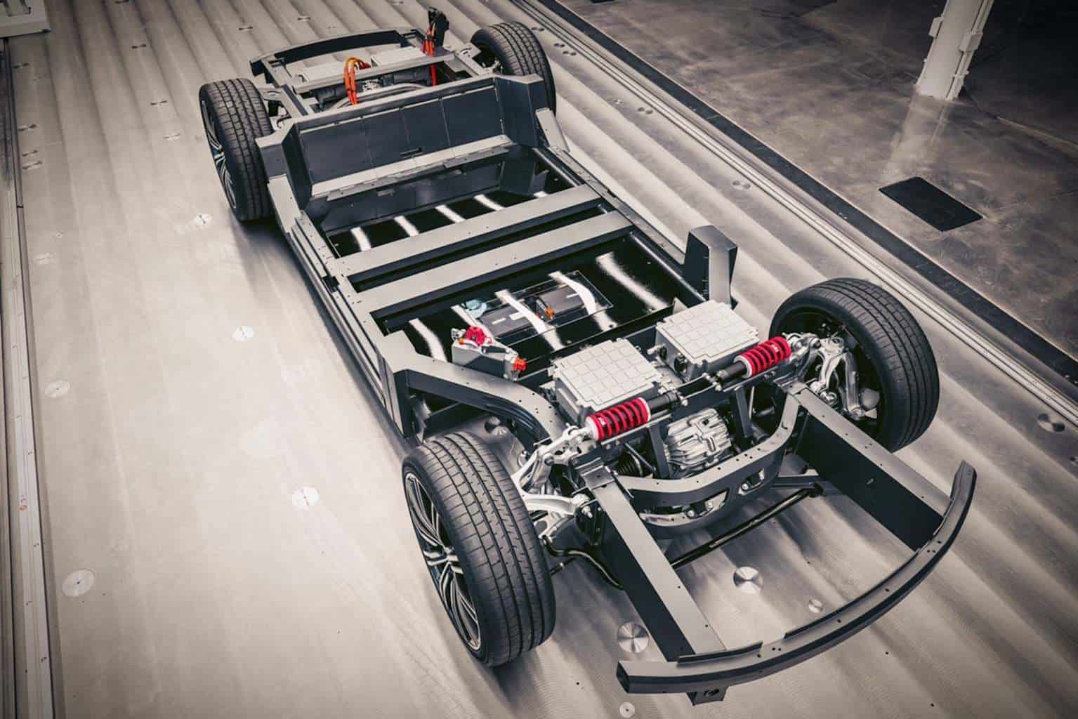 Cover Image for Allrad und mehr als 1000 PS: Karma verrät Details zu E-Flex-Plattform