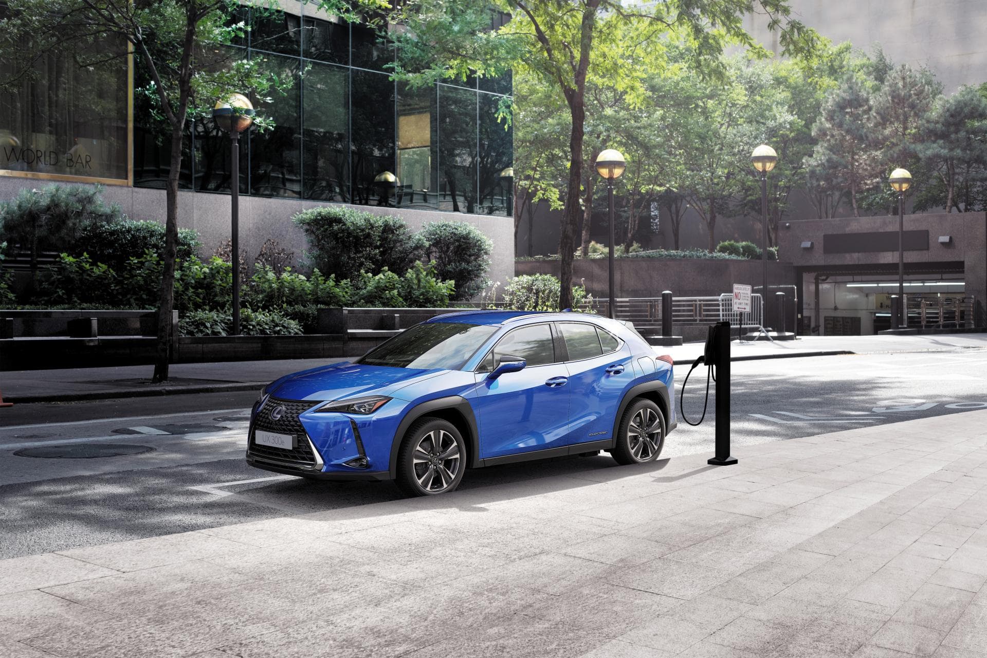 Cover Image for Lexus UX 300e kommt mit einer 10-Jahres/Eine Millionen Kilometer Batterie-Garantie daher