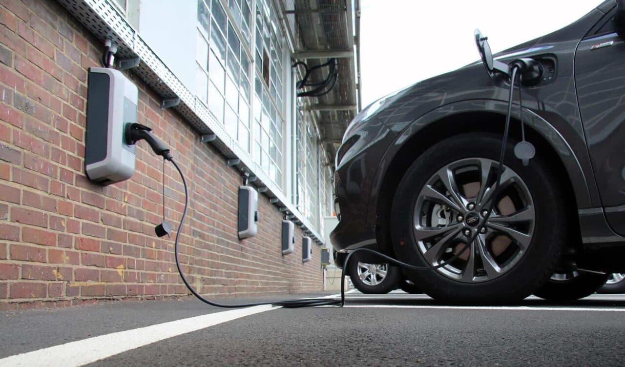 Cover Image for Ford errichtet 750 Ladepunkte auf Kölner Werksgelände