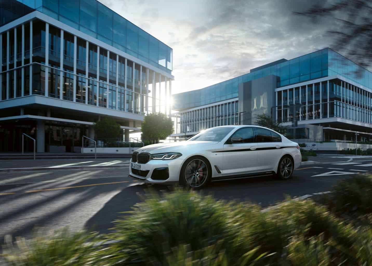 Cover Image for BMW X1 und BMW 5er Baureihe kommen vollelektrisch auf die Straße
