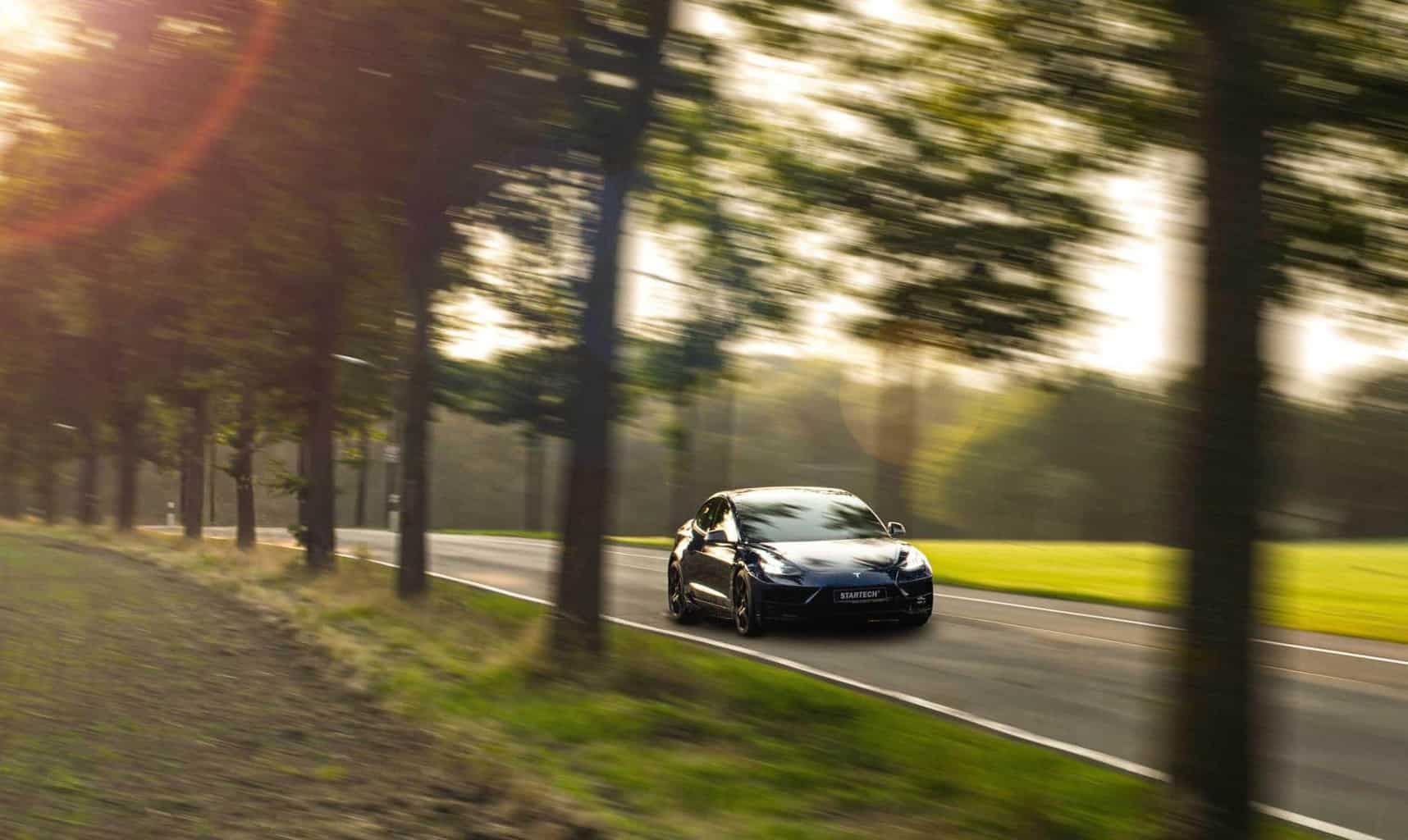 Cover Image for STARTECH veredelt Tesla Model 3 in Handarbeit zum Unikat