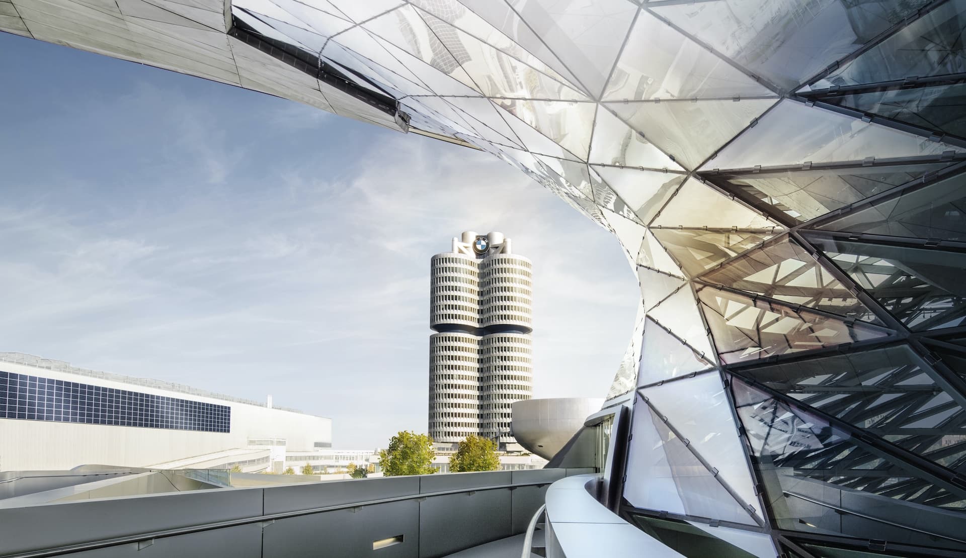 Cover Image for BMW-Chef: „Wenn die ganze Welt nur noch E-Autos kauft, machen wir nur noch E-Autos“