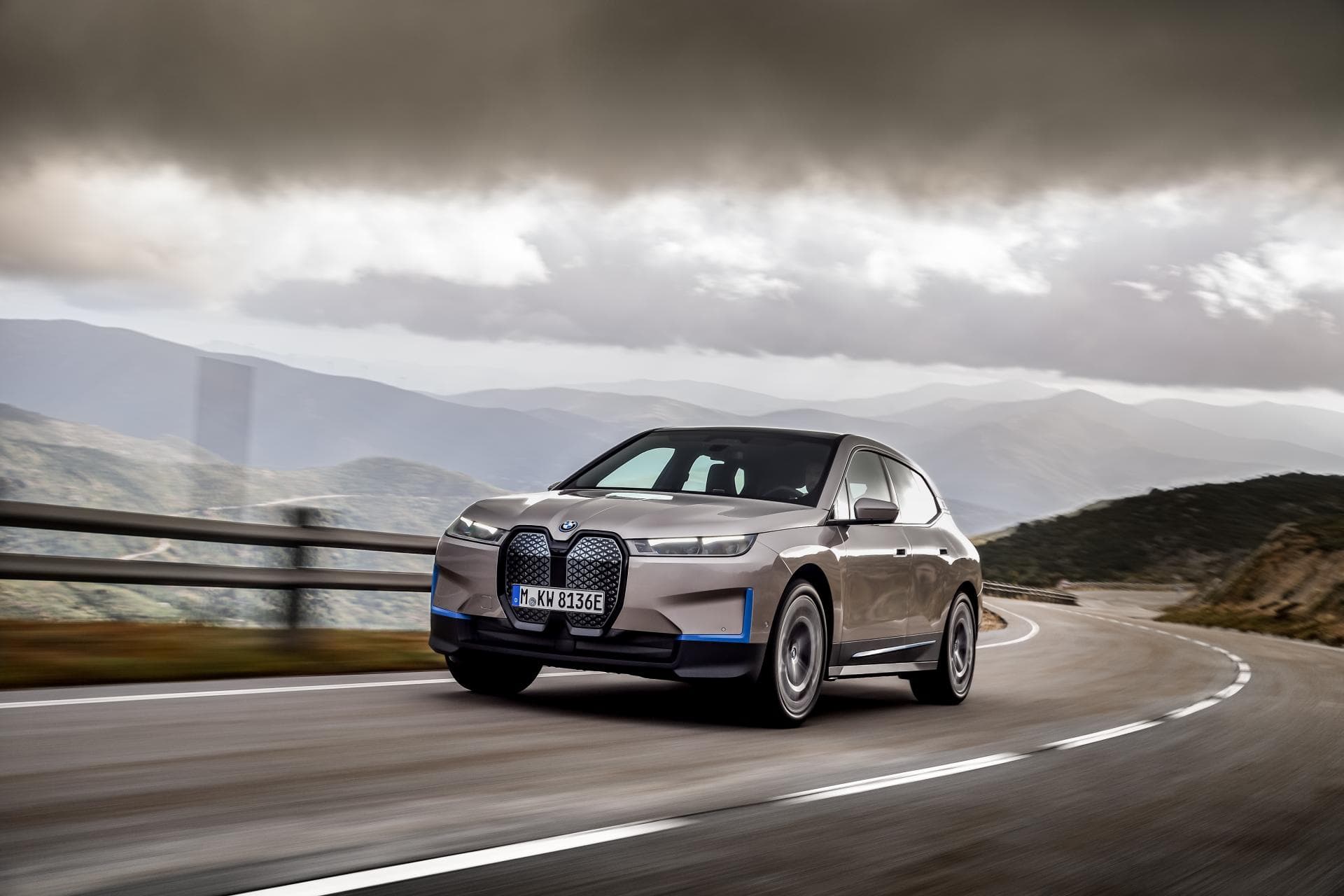 Cover Image for BMW iNEXT wird zu BMW iX: Alle Fakten, Fotos und Infos zur Design-Weltpremiere