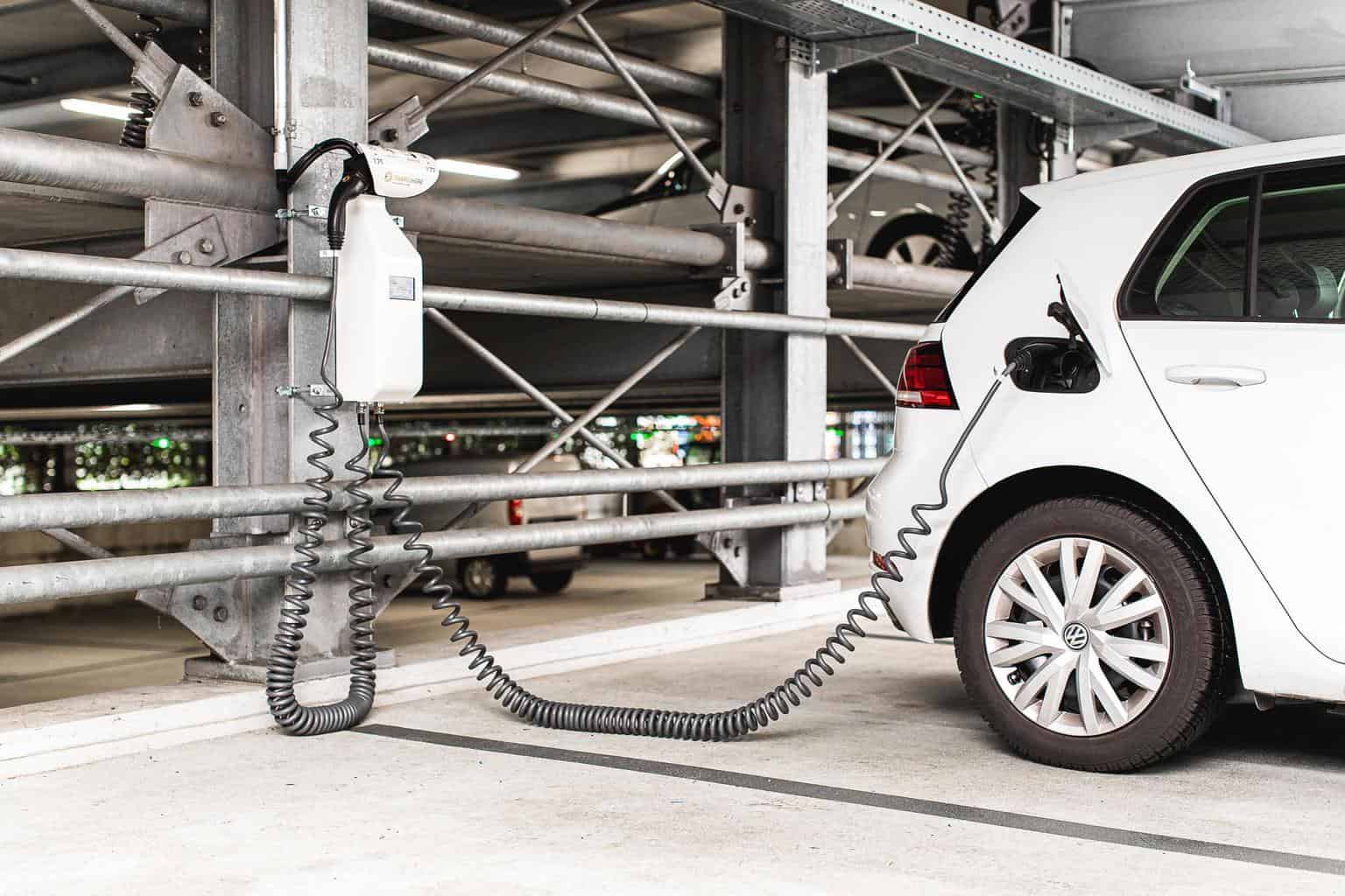 Cover Image for Gespräch mit Konrad Benze, ChargeHere über die Unterstützerrolle beim Wandel zur E-Mobilität