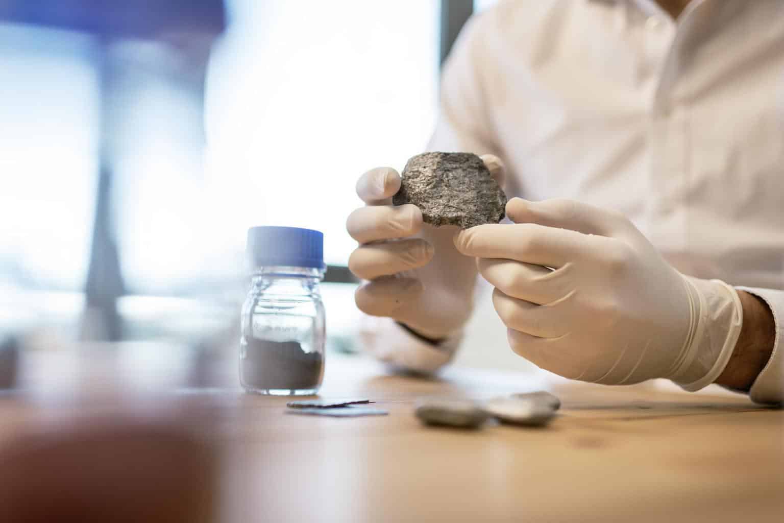 Cover Image for BMW beauftragt Studie zu nachhaltigem Lithiumabbau