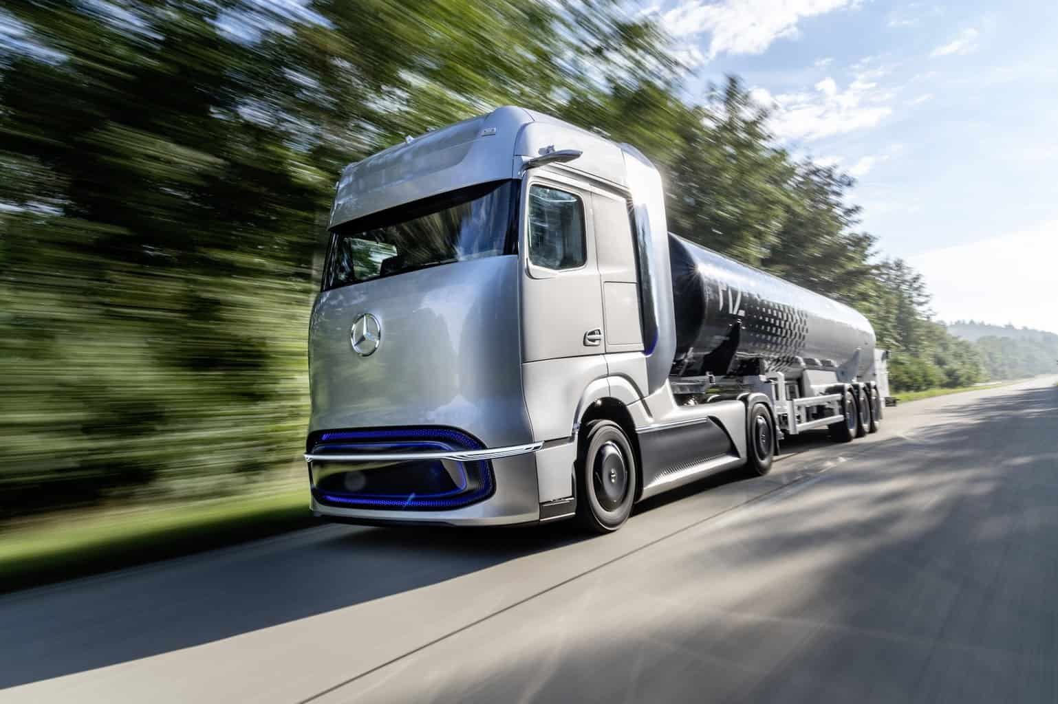 Cover Image for Daimler, Iveco, OMV, Shell und Volvo wollen Einführung von Wasserstoff-Lkw beschleunigen