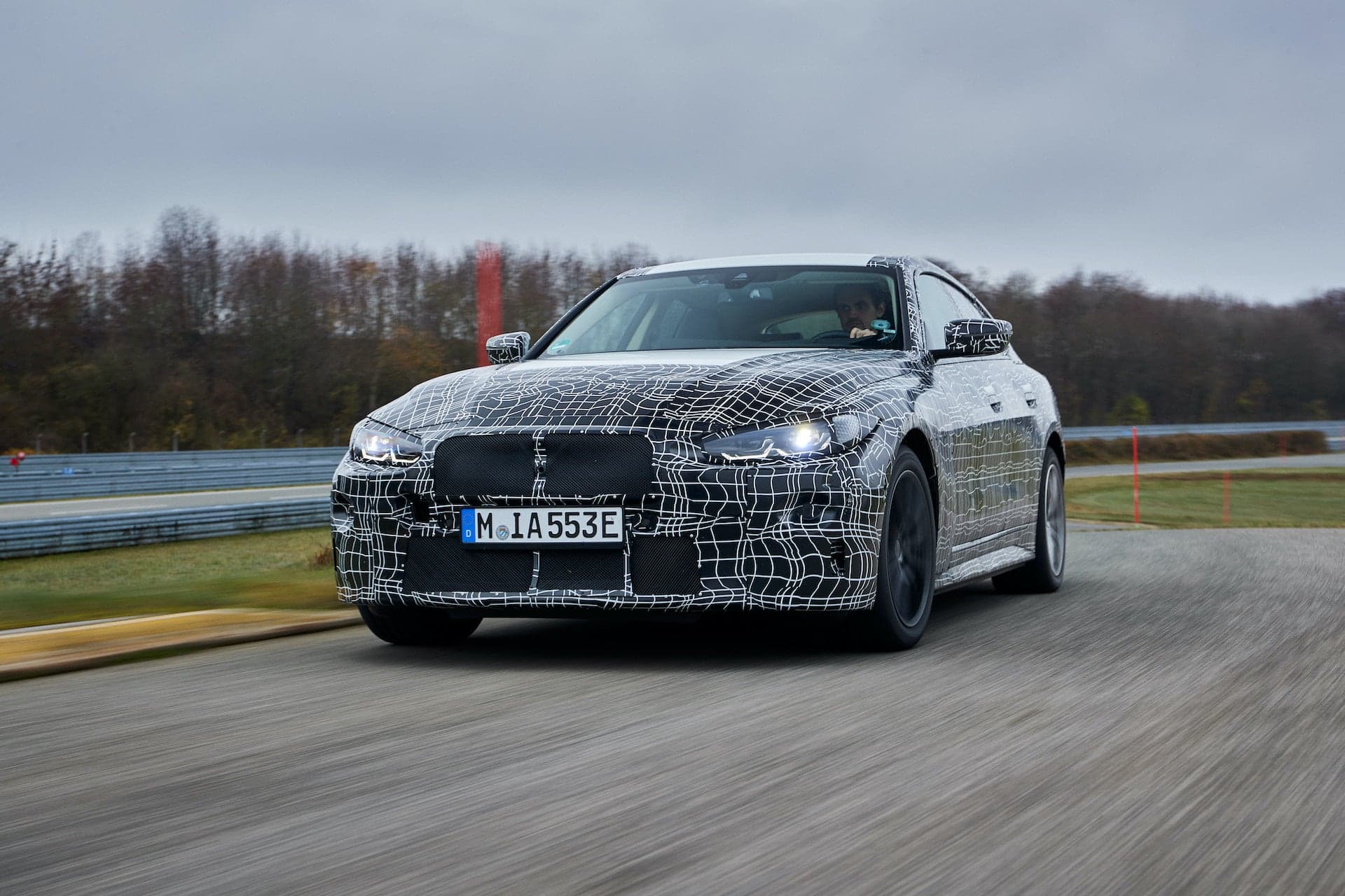 Cover Image for BMW i4 biete „ideale Balance zwischen Dynamik und Fahrkomfort“