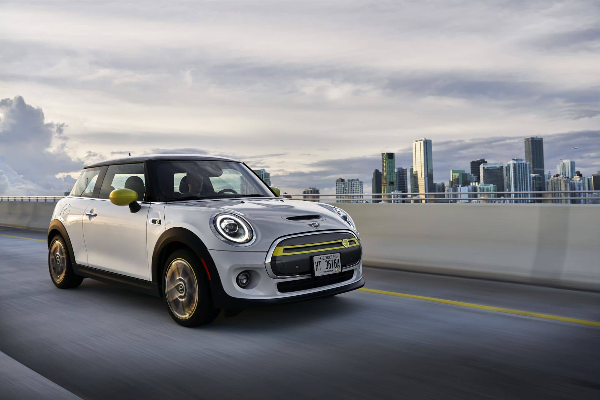 Cover Image for BMW steigert Absatz von elektrifizierten Fahrzeugen um 31,8%