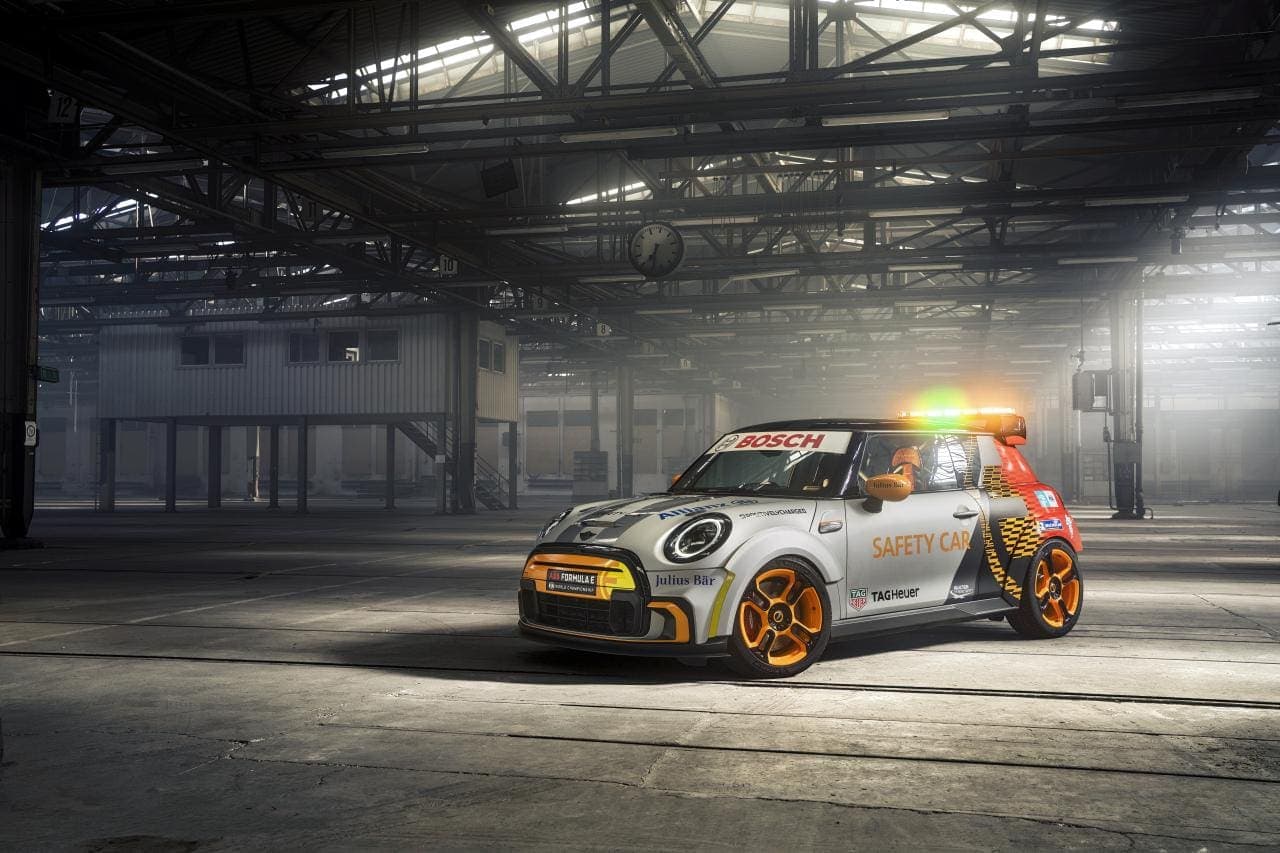 Cover Image for Formel E: Elektro-Mini wird neues Safety Car