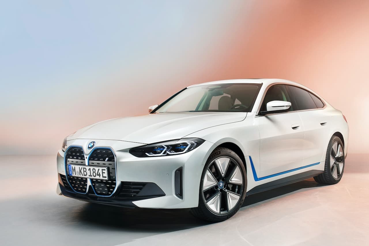 Cover Image for BMW verdoppelt Absatz elektrifizierter Fahrzeuge und bereitet weitere Technologiesprünge vor