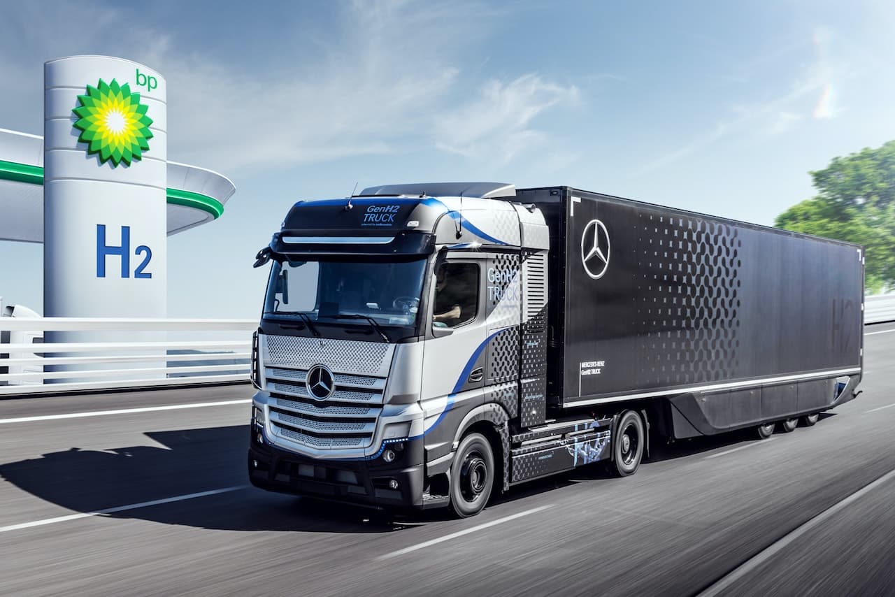 Cover Image for Daimler Truck und BP bauen Wasserstoffinfrastruktur in Großbritannien auf