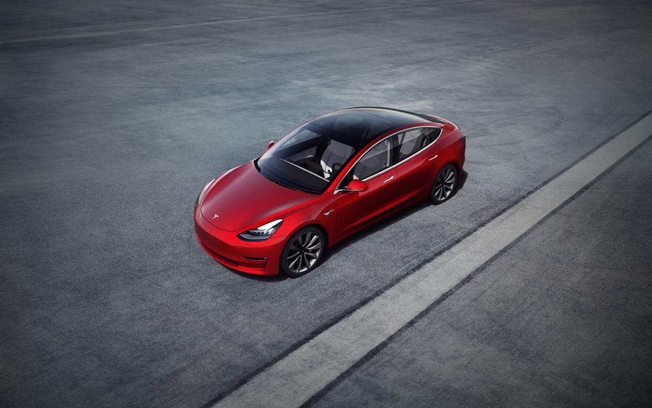 Cover Image for Tesla übertrifft in Q1/2022 Erwartungen – 310.048 E-Autos ausgeliefert