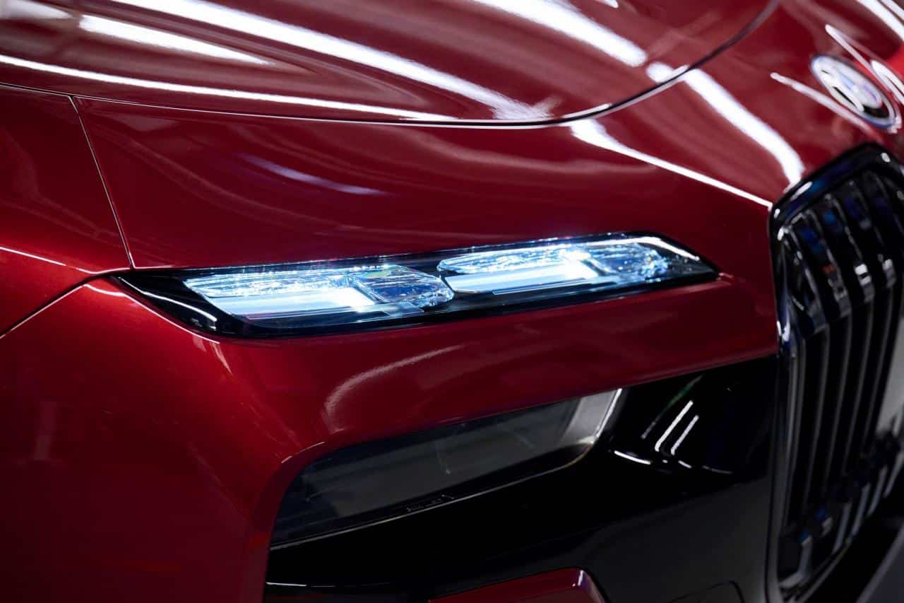 Cover Image for BMW soll bei Neue-Klasse-E-Autos auf 46XX-Rundzellen setzen