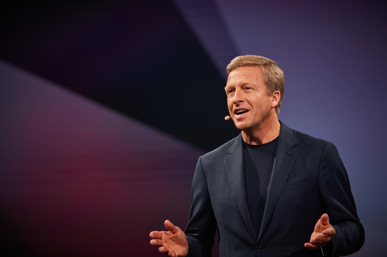 Cover Image for BMW: Zipse glaubt „ganz fest an Wasserstoff“ und kritisiert Verbrenner-Verbot