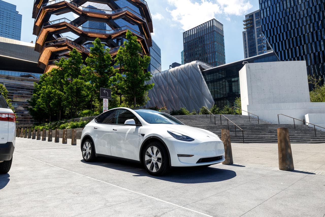 Cover Image for Tesla Model Y