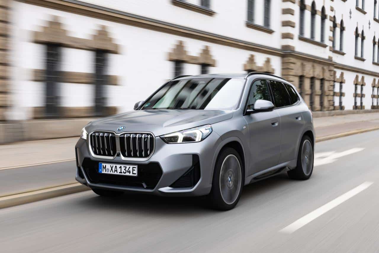 Cover Image for BMW Konzern steigert 2022 E-Auto Absatz um 107,7 Prozent