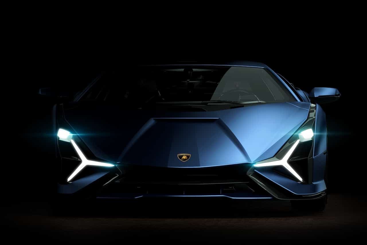 Cover Image for Lamborghini zögert bei elektrischen Supercars