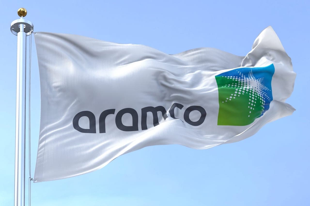 Cover Image for E-Fuels und Wasserstoff: Ölriese Aramco steigt bei Renault-Geely ein