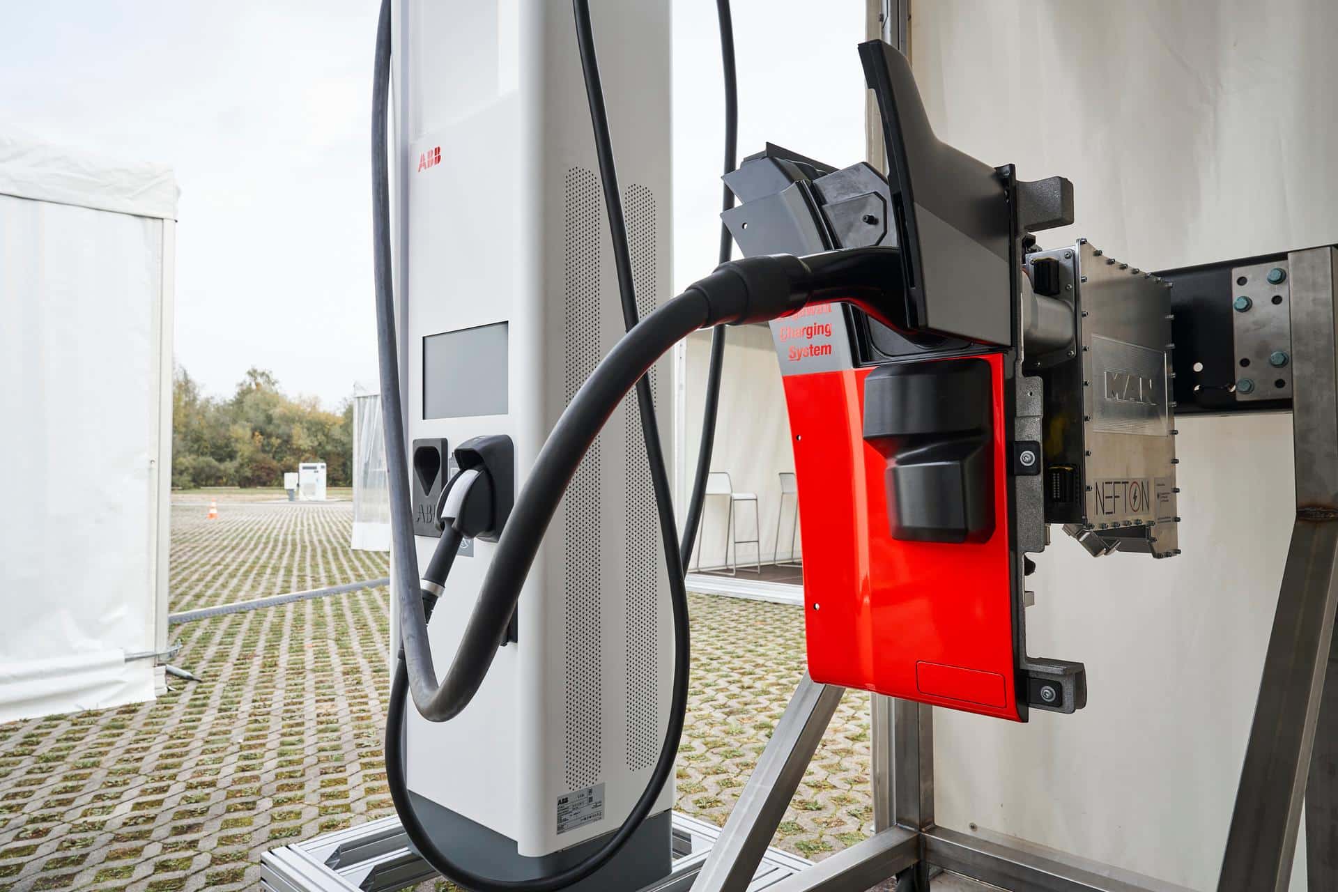 Cover Image for MAN entwickelt System für maximal 45 Minuten Ladezeit