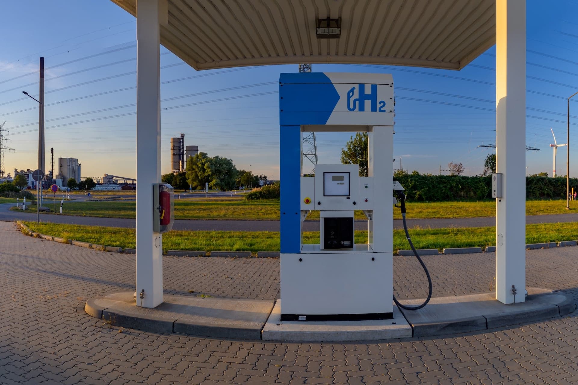 Cover Image for Toyota und Partner wollen Wasserstoff-Tankstellen effizienter machen