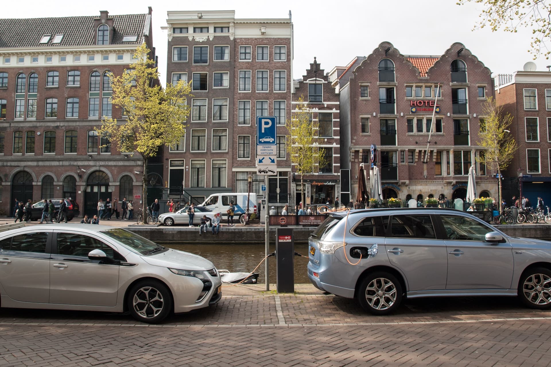 Cover Image for Haushaltssperre: E-Auto-Förderung steht auf der Kippe