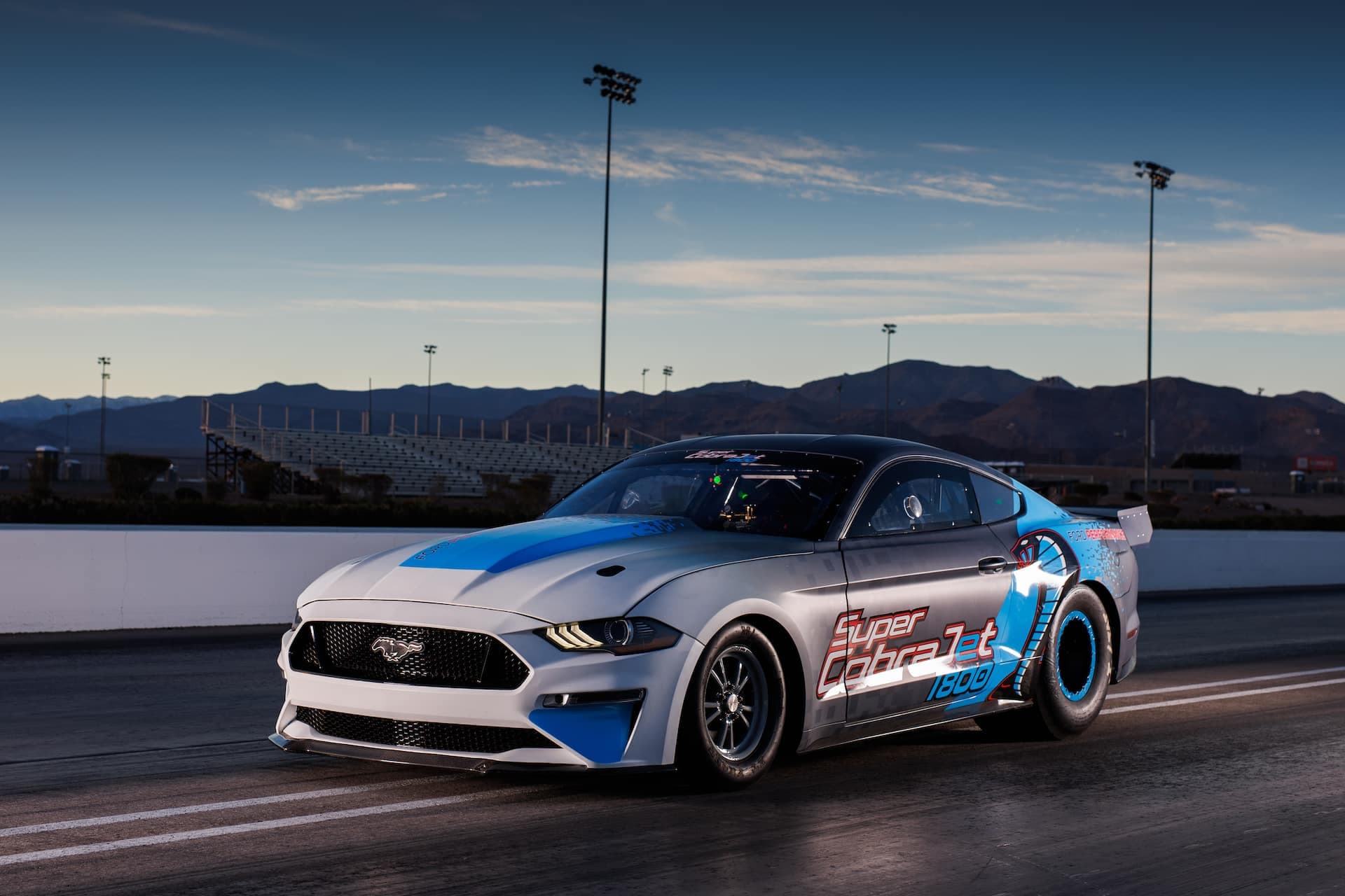 Cover Image for Ford zeigt Elektro-Dragster mit mehr als 1300 kW