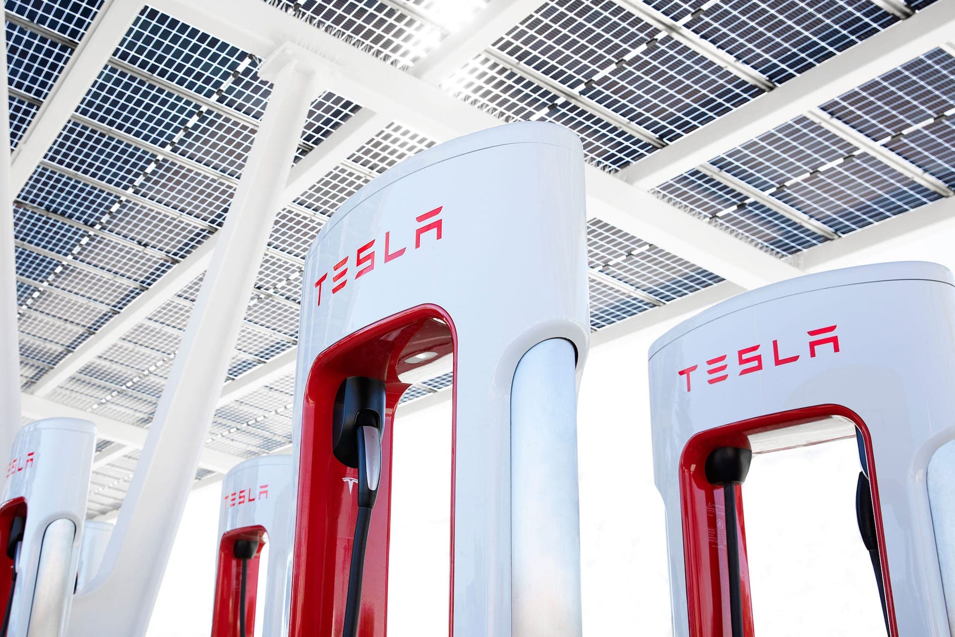 Cover Image for Tesla: Weltweit schon über 45.000 Supercharger in Betrieb