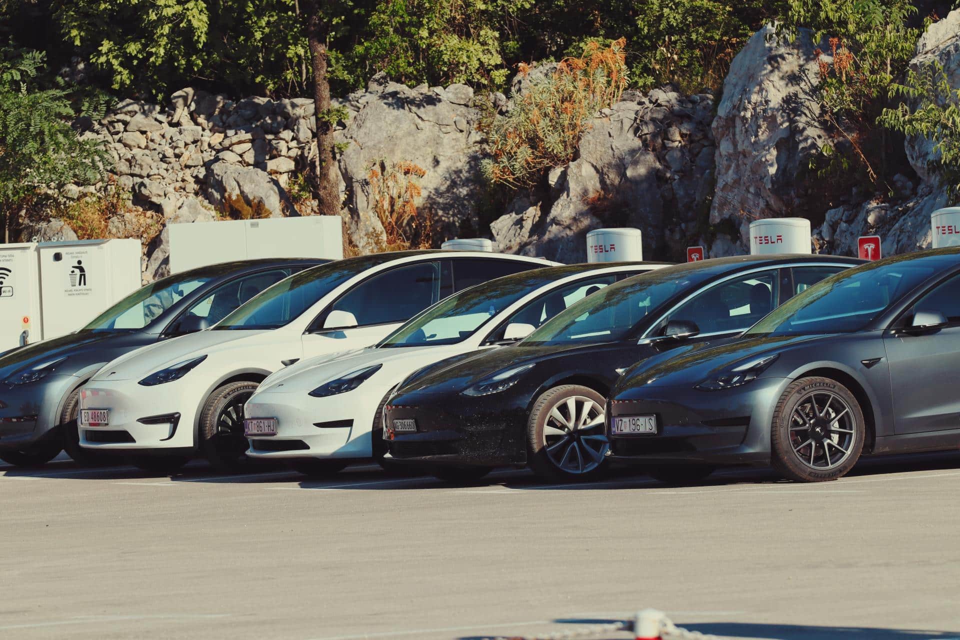 Cover Image for Insider: Kleines Tesla Model Y soll mehrere Millionen mal gefertigt werden