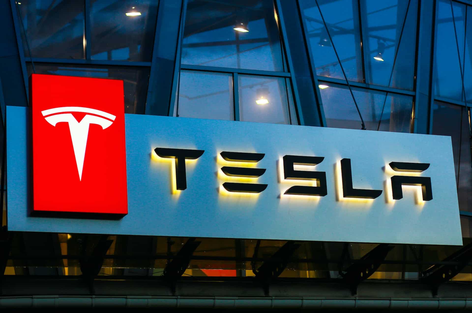 Cover Image for Tesla arbeitet an kabellosem Laden