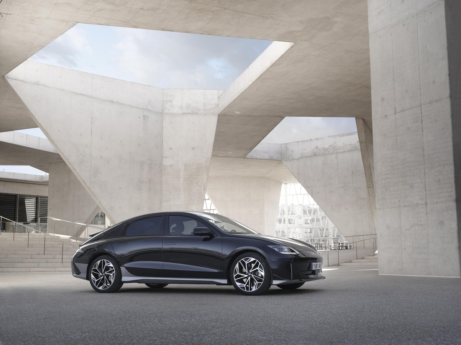 Cover Image for Hyundai behält trotz Teslas Preisstrategie Kurs bei