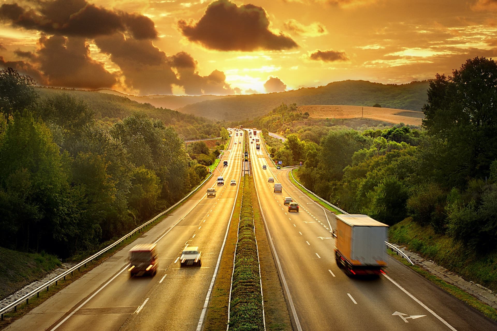 Cover Image for 1000-Kilometer-Test: 6 E-Autos, 3 Chinesen – einer schlägt den Porsche Taycan