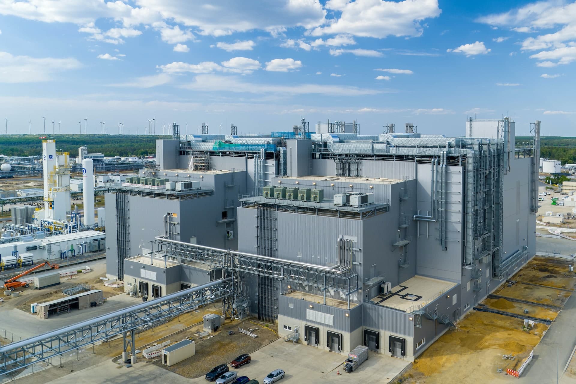 Cover Image for Batterien statt Benzin: BASF weiht Werk für Kathodenmaterial ein