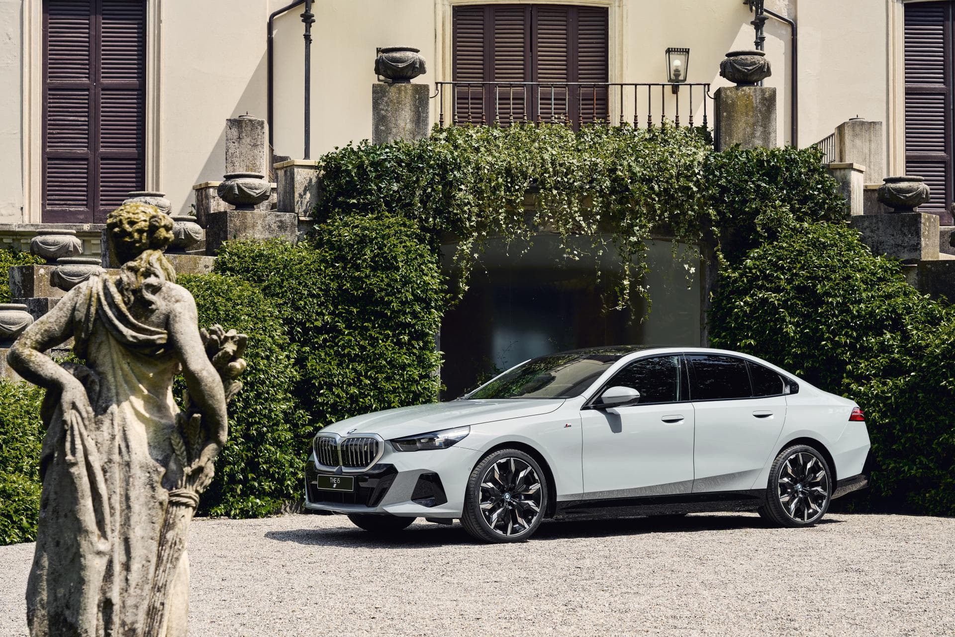 Cover Image for BMW i5