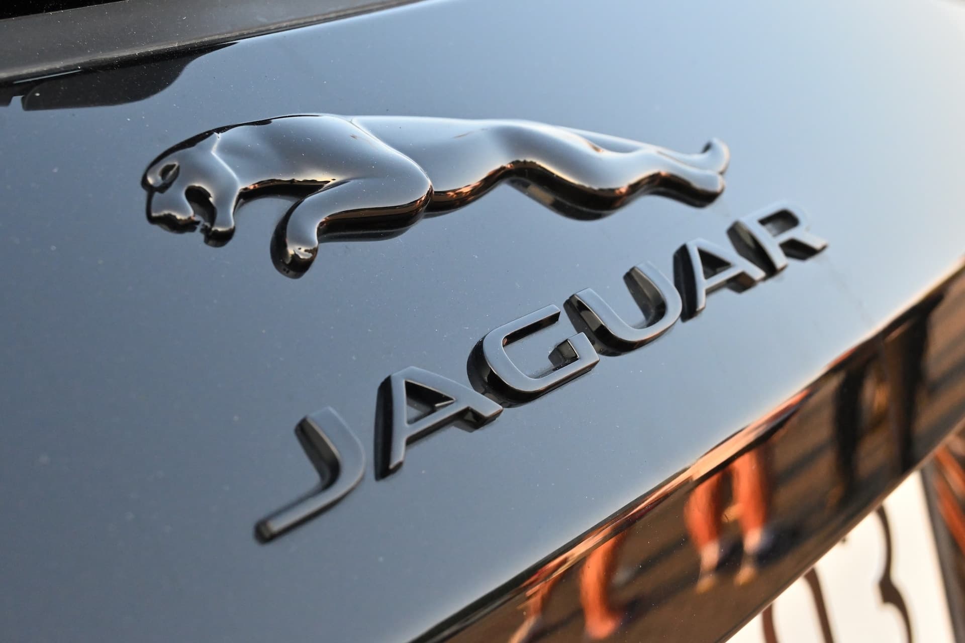 Cover Image for Jaguar setzt Neuwagen-Verkauf für ein Jahr aus