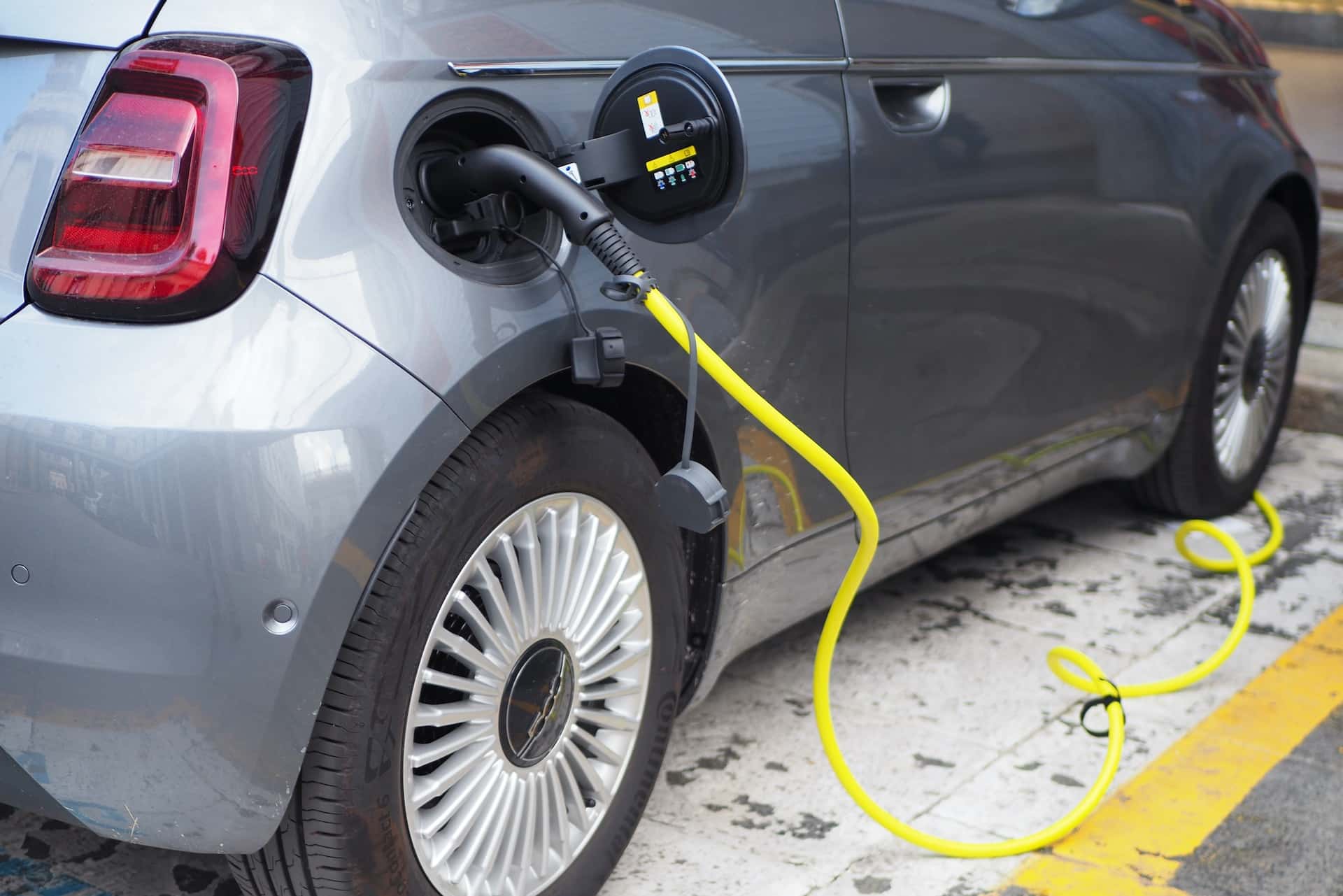 Cover Image for Fiat kämpft mit geringer Nachfrage und setzt E-Auto-Produktion weiter aus