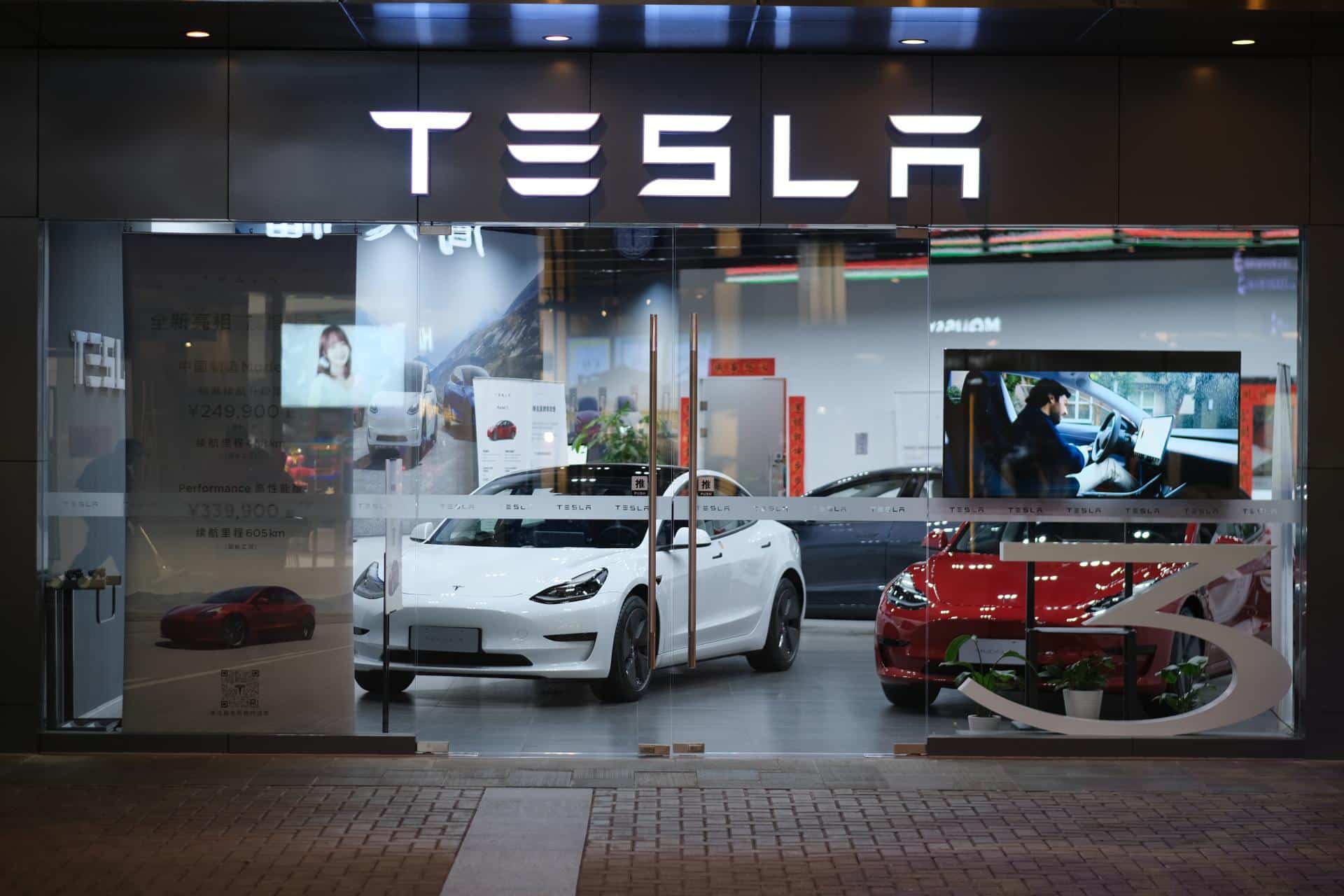 Cover Image for Tesla investiert in Polen, schafft aber auch Chaos