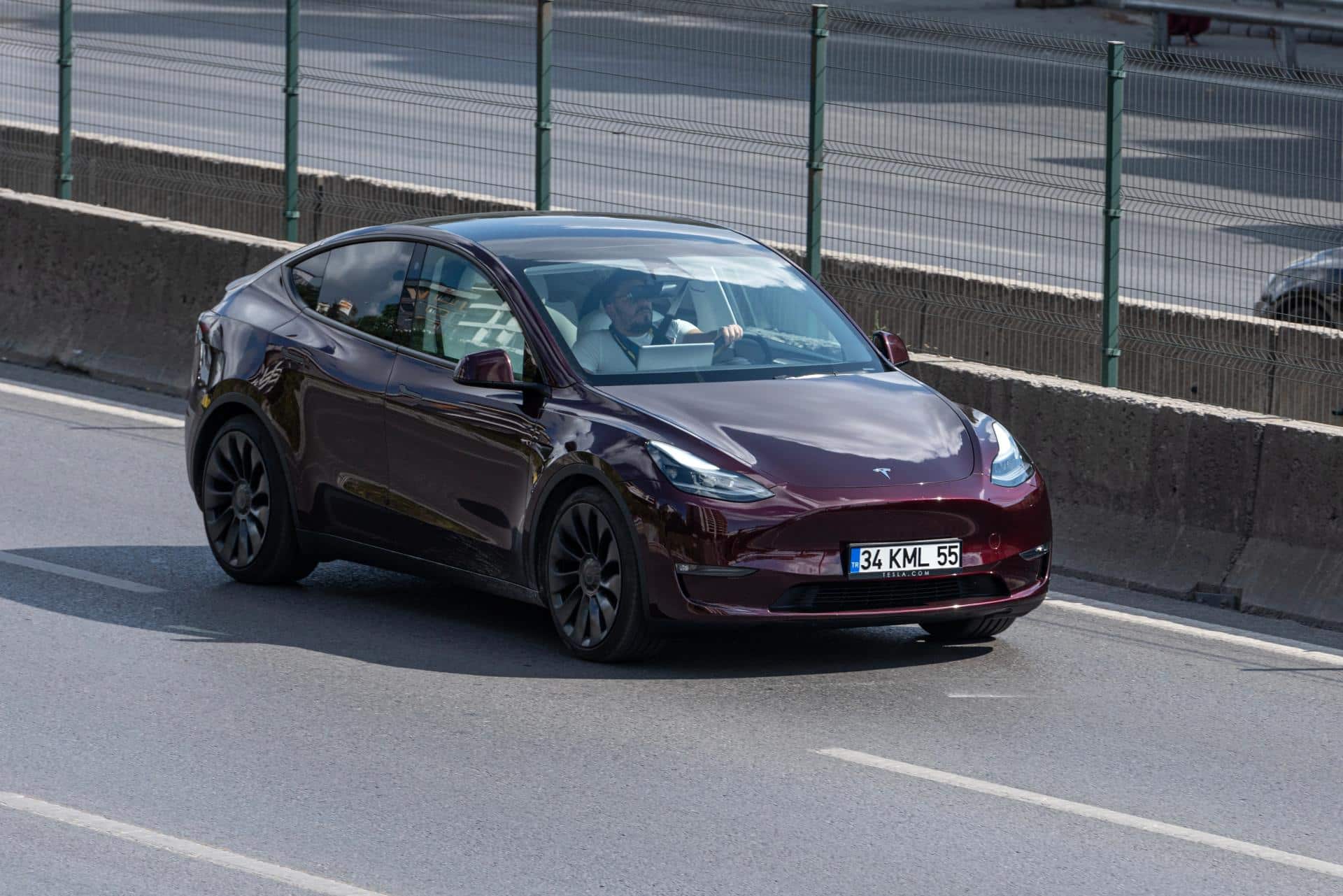 Cover Image for Tesla zeigt überarbeitetes Model Y in China