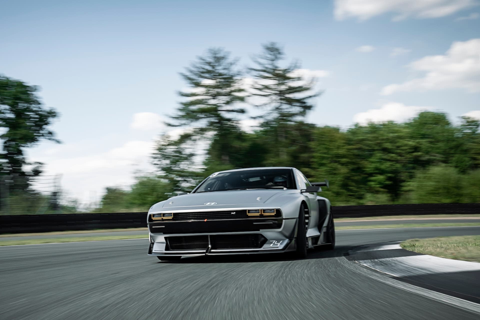 Cover Image for Hyundai soll Kleinserie des Wasserstoff-Sportwagens N74 planen